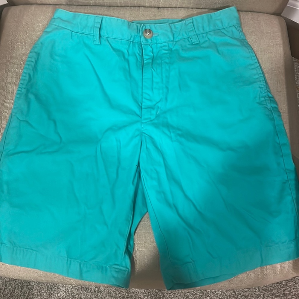 Vineyard vines shorts. Size 28
